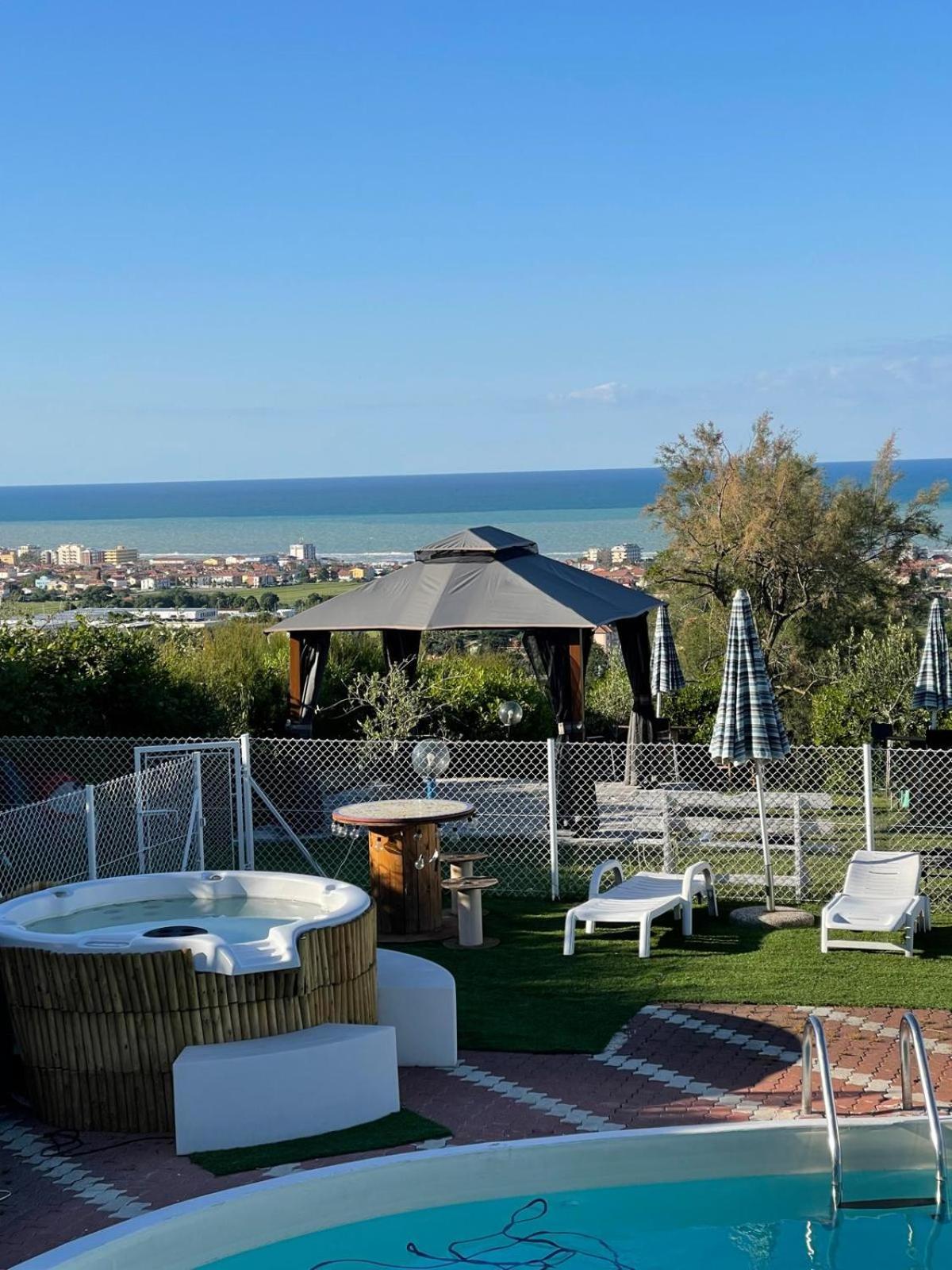 San Costanzo B&B Villa Alma מראה חיצוני תמונה